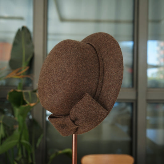 フランス復古ヘップバーン茶色カレー色リボンウールうシルクハットの毛中折れ帽日系秋冬女优雅盆帽