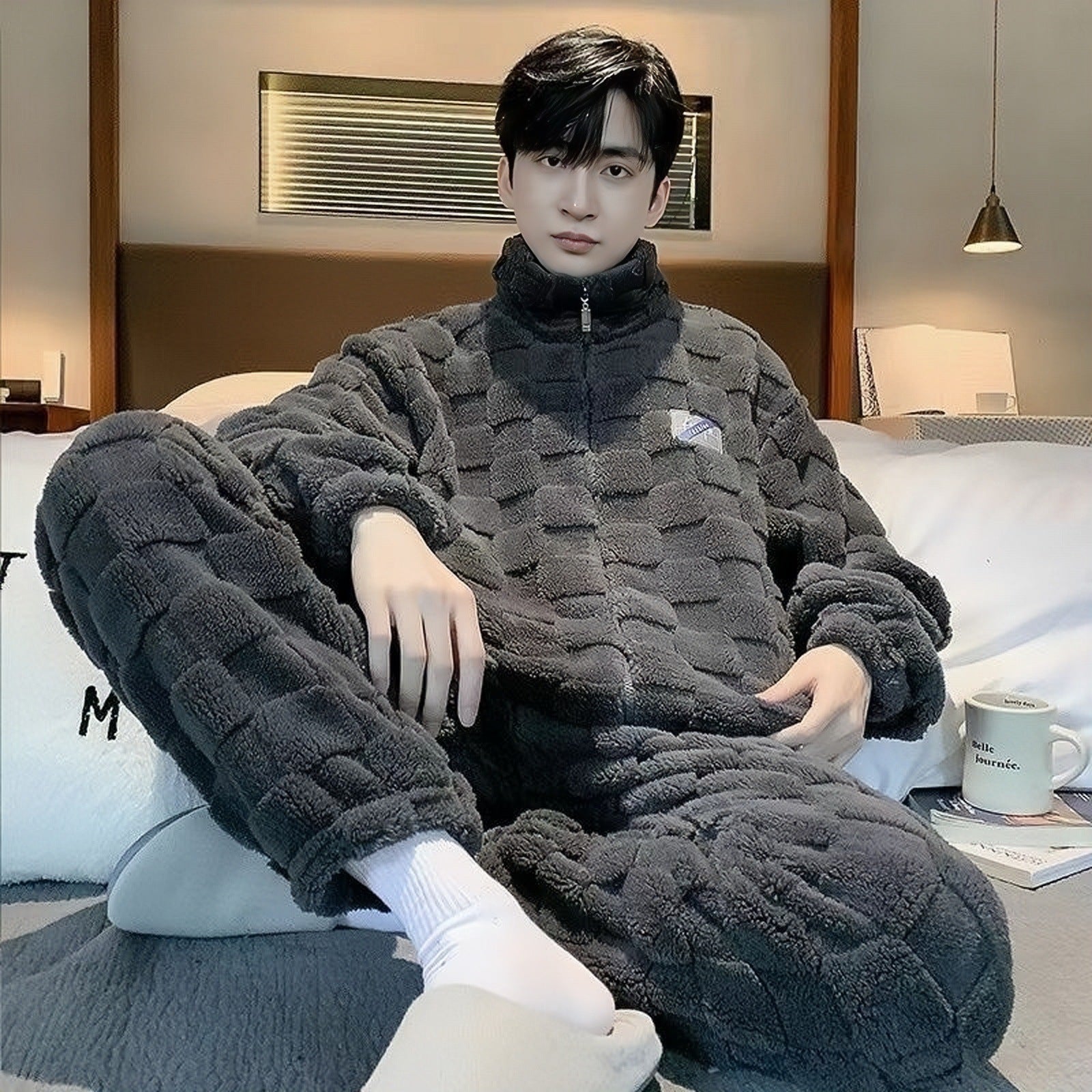 时尚睡ファッションのパジャマの男性をプラスして厚手でウールの暖かさをプラスします珊瑚のウールのフランネルの秋冬の款の男性の青少年の新型の部屋着衣男加厚加绒珊瑚绒保暖法兰绒秋冬款男士青少年新款家居服