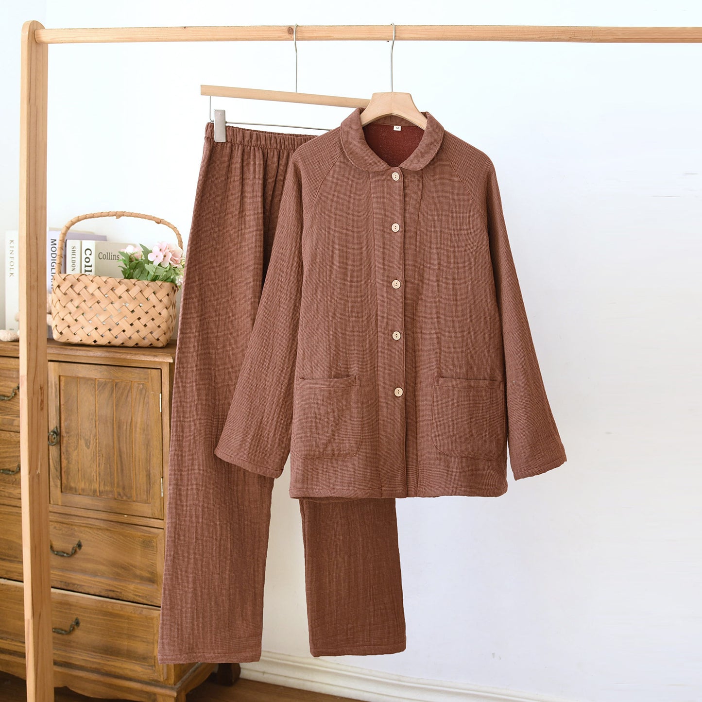 春秋の新型の4層の紗男性の女の人の部屋服水洗いの色の織の綿の紗のカップルの装長袖の長ズボンの四季のセットです