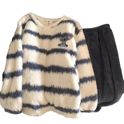 ストライプのスティッチの珊瑚の羽毛のパジャマ女性の秋冬の厚手の羽毛を加えて甘くカジュアルな男女のモデルの部屋着のセットです