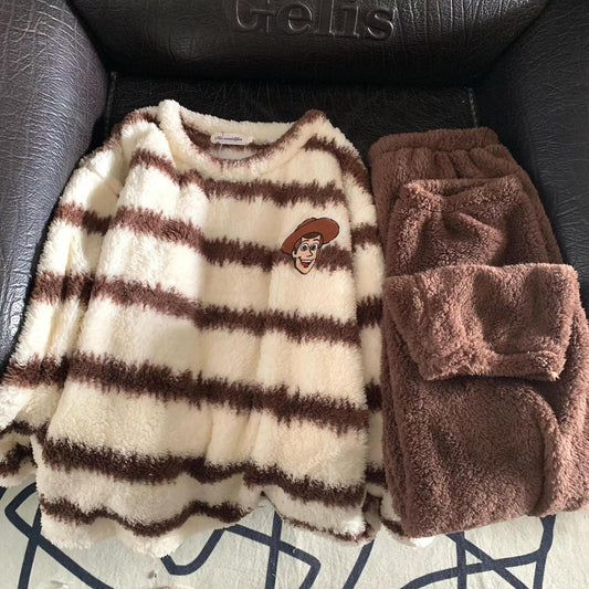 ストライプのスティッチの珊瑚の羽毛のパジャマ女性の秋冬の厚手の羽毛を加えて甘くカジュアルな男女のモデルの部屋着のセットです