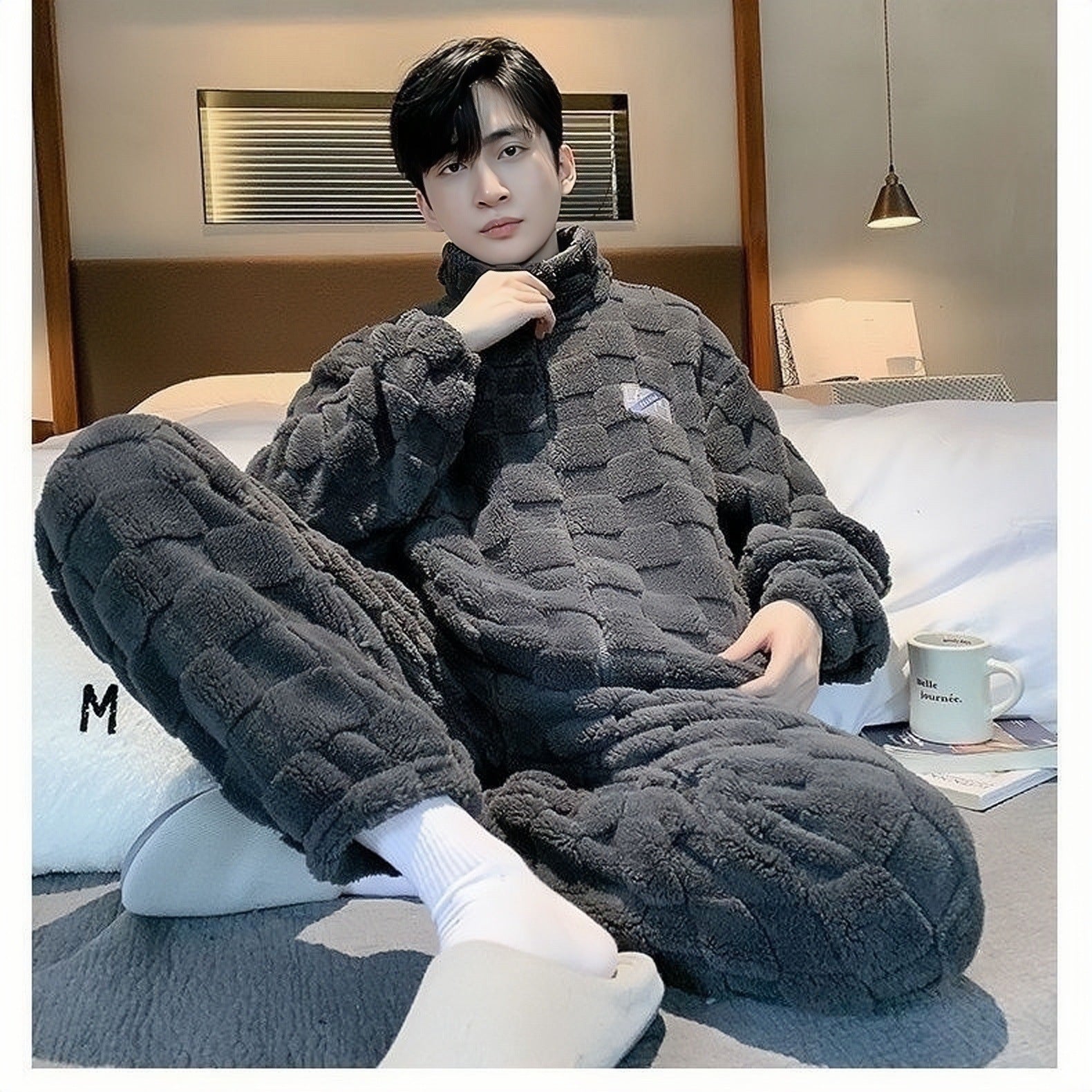 时尚睡ファッションのパジャマの男性をプラスして厚手でウールの暖かさをプラスします珊瑚のウールのフランネルの秋冬の款の男性の青少年の新型の部屋着衣男加厚加绒珊瑚绒保暖法兰绒秋冬款男士青少年新款家居服