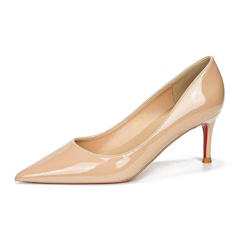 フランスの赤い地の側の空の尖ったハイヒールの女性の細いかかと秋冬の浅い口のセクシーな気質は百の合わせることができて軽くて高級感があります