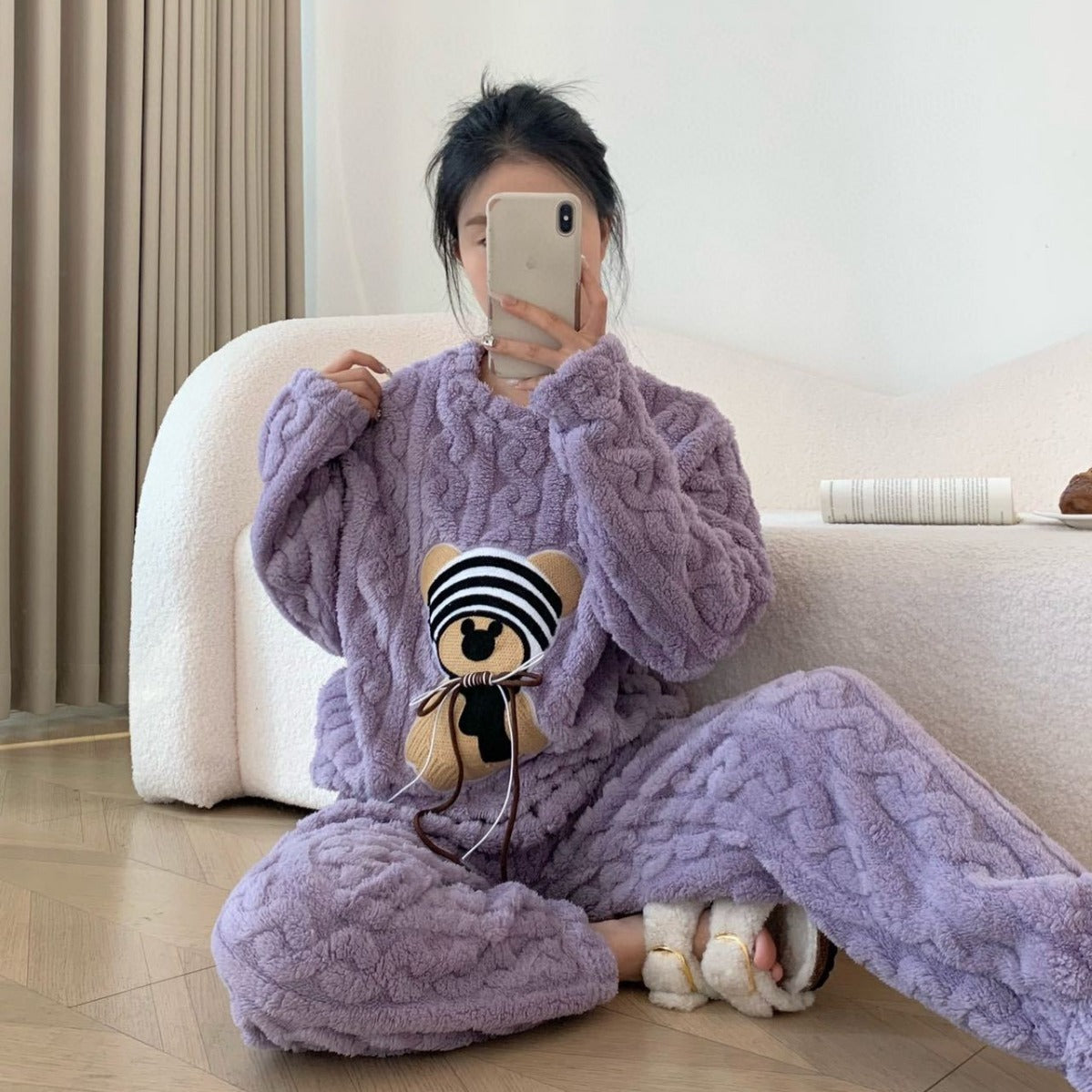 熊のキャラクターを厳選しました珊瑚の羽毛のパジャマスーツ女性秋冬の厚手のふわふわの長袖の冬の暖かい部屋着