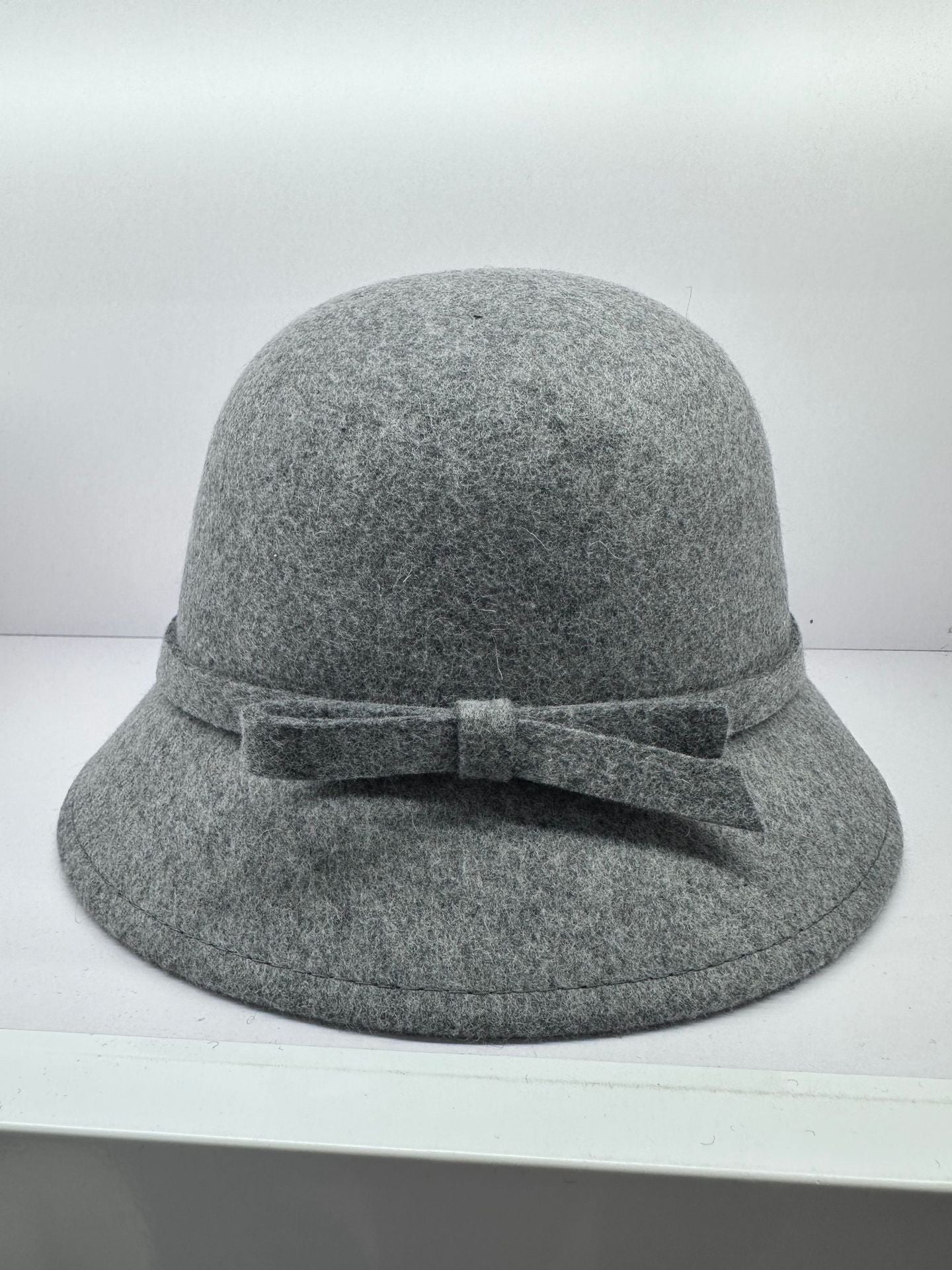 オーストラリアの100%ウールのベレー帽feverと同じ金の秋冬の黒の百合の騎士の帽子女性の新聞少年の帽子です