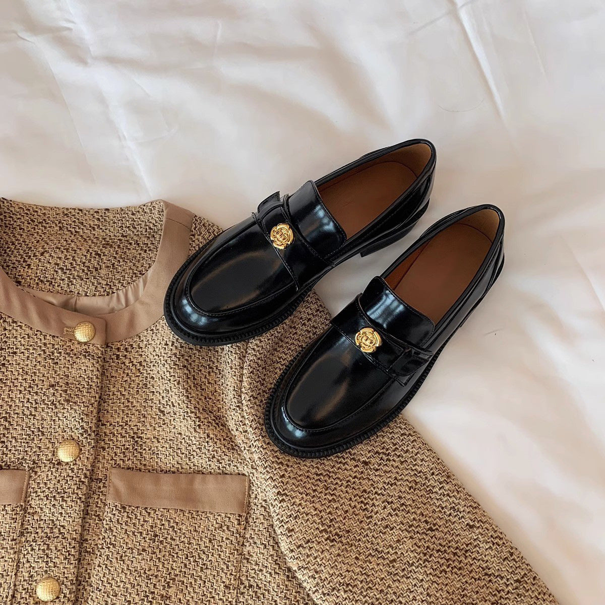 英倫風小判厚底の単靴女性秋冬軟底の丸い頭小さな靴を片足でこぐ女性太いヒールのローファー