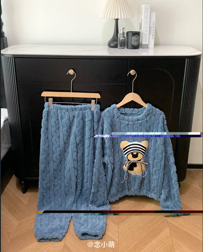 熊のキャラクターを厳選しました珊瑚の羽毛のパジャマスーツ女性秋冬の厚手のふわふわの長袖の冬の暖かい部屋着