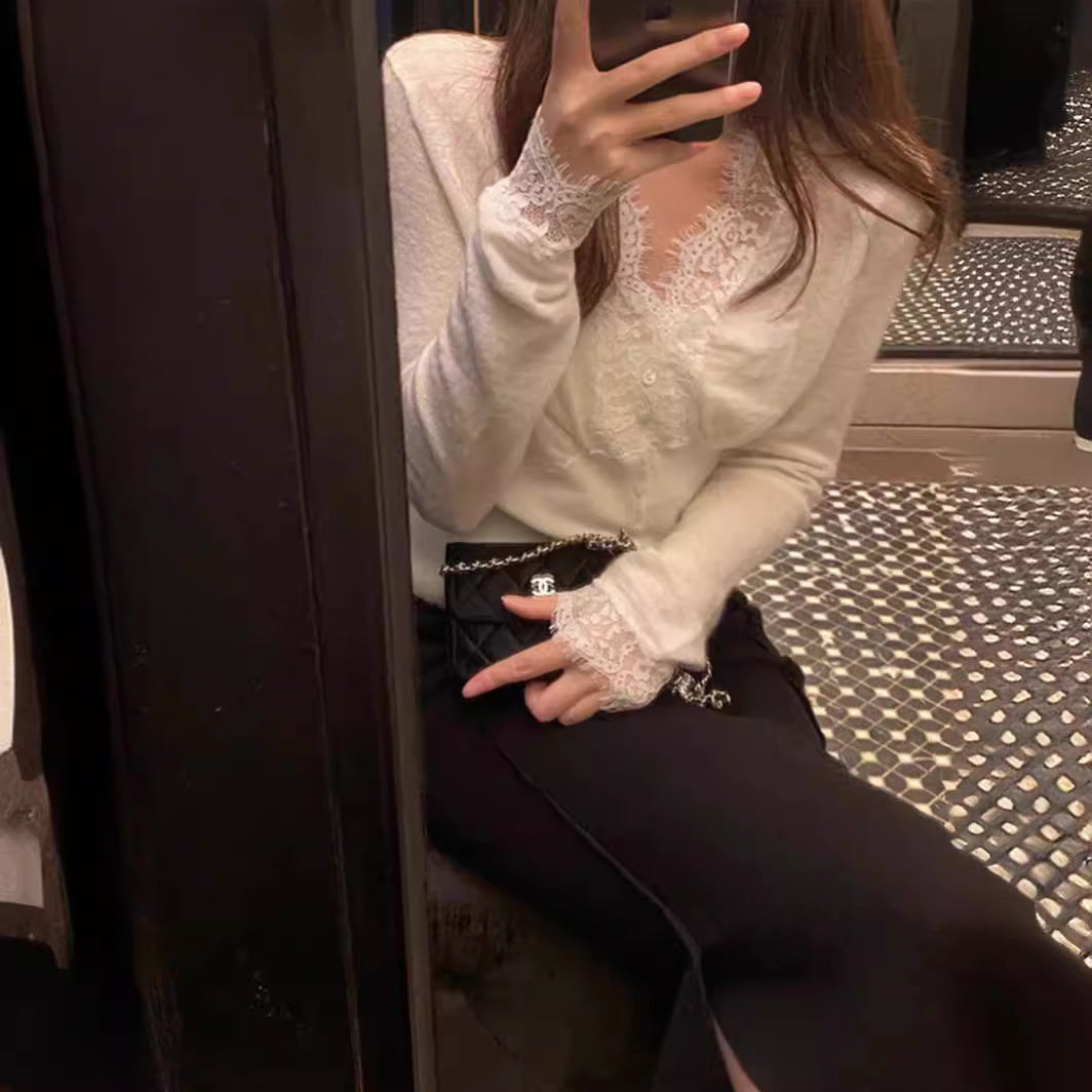 白vネックレースニット女性の秋の高級感インナーがユニークな絶景セーターベース