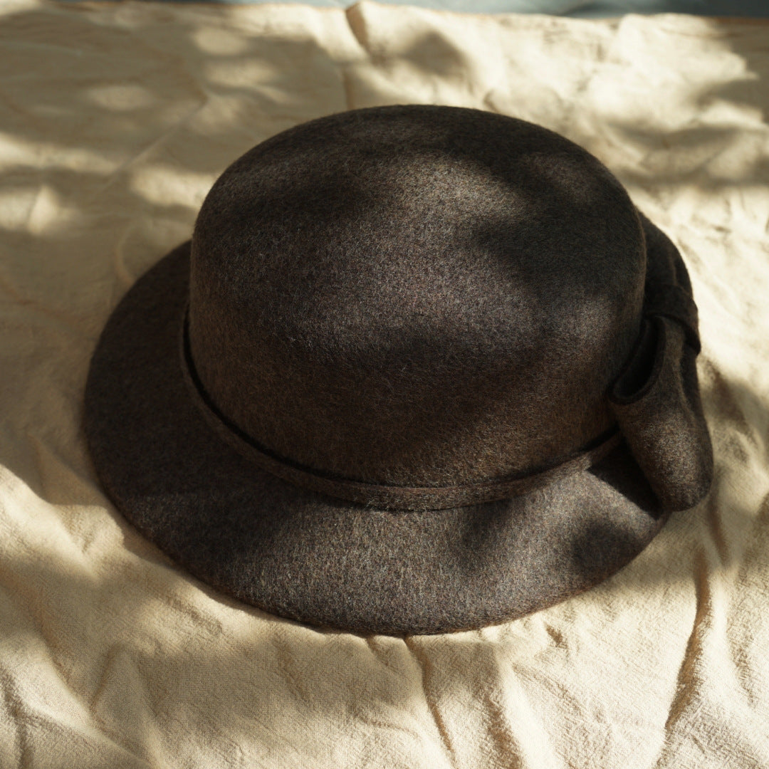 フランス復古ヘップバーン茶色カレー色リボンウールうシルクハットの毛中折れ帽日系秋冬女优雅盆帽