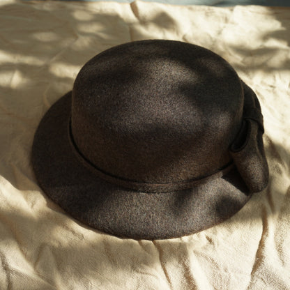 フランス復古ヘップバーン茶色カレー色リボンウールうシルクハットの毛中折れ帽日系秋冬女优雅盆帽