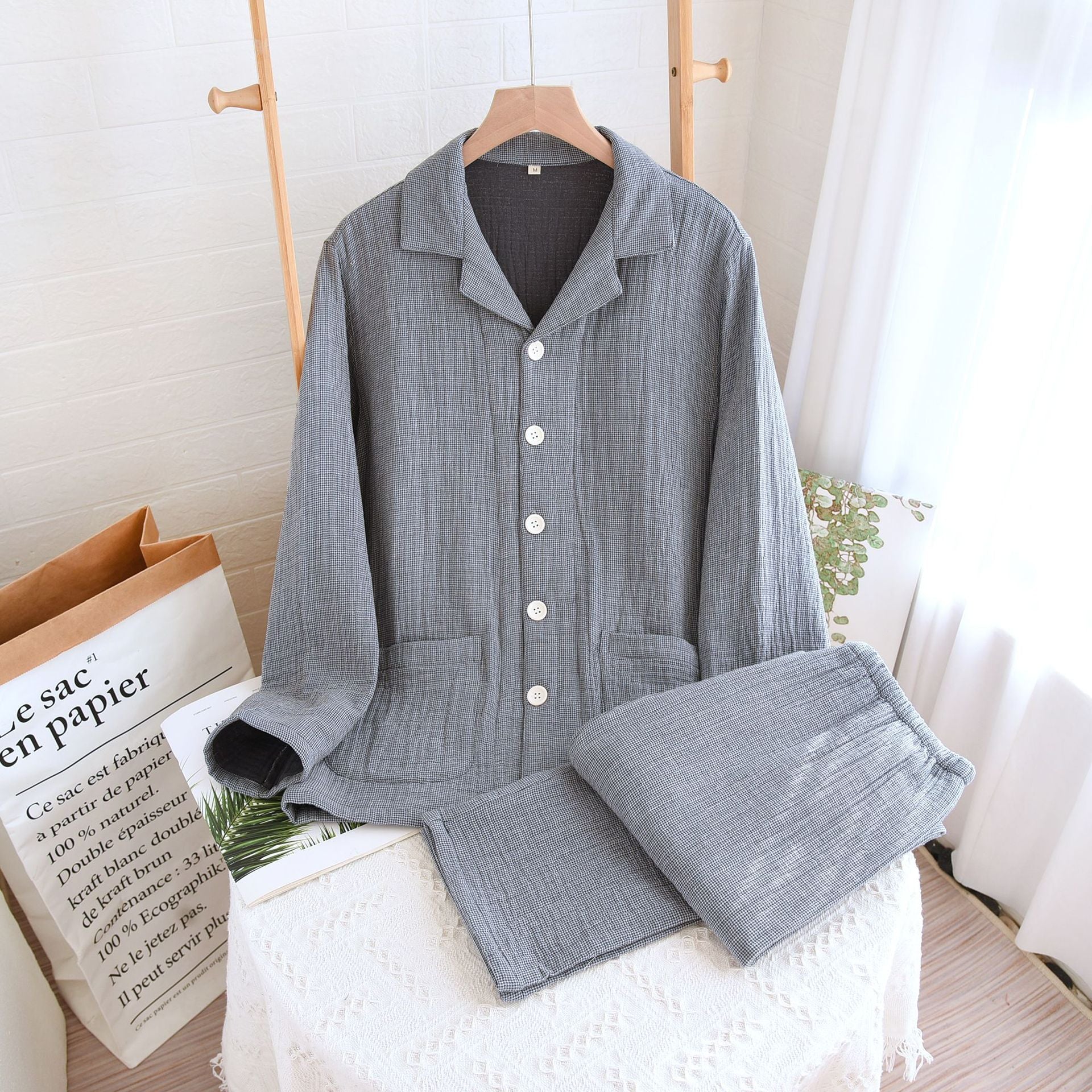 春秋の新型の4層の紗男性の女の人の部屋服水洗いの色の織の綿の紗のカップルの装長袖の長ズボンの四季のセットです