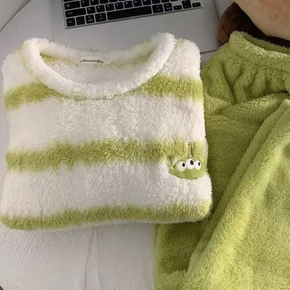 ストライプのスティッチの珊瑚の羽毛のパジャマ女性の秋冬の厚手の羽毛を加えて甘くカジュアルな男女のモデルの部屋着のセットです