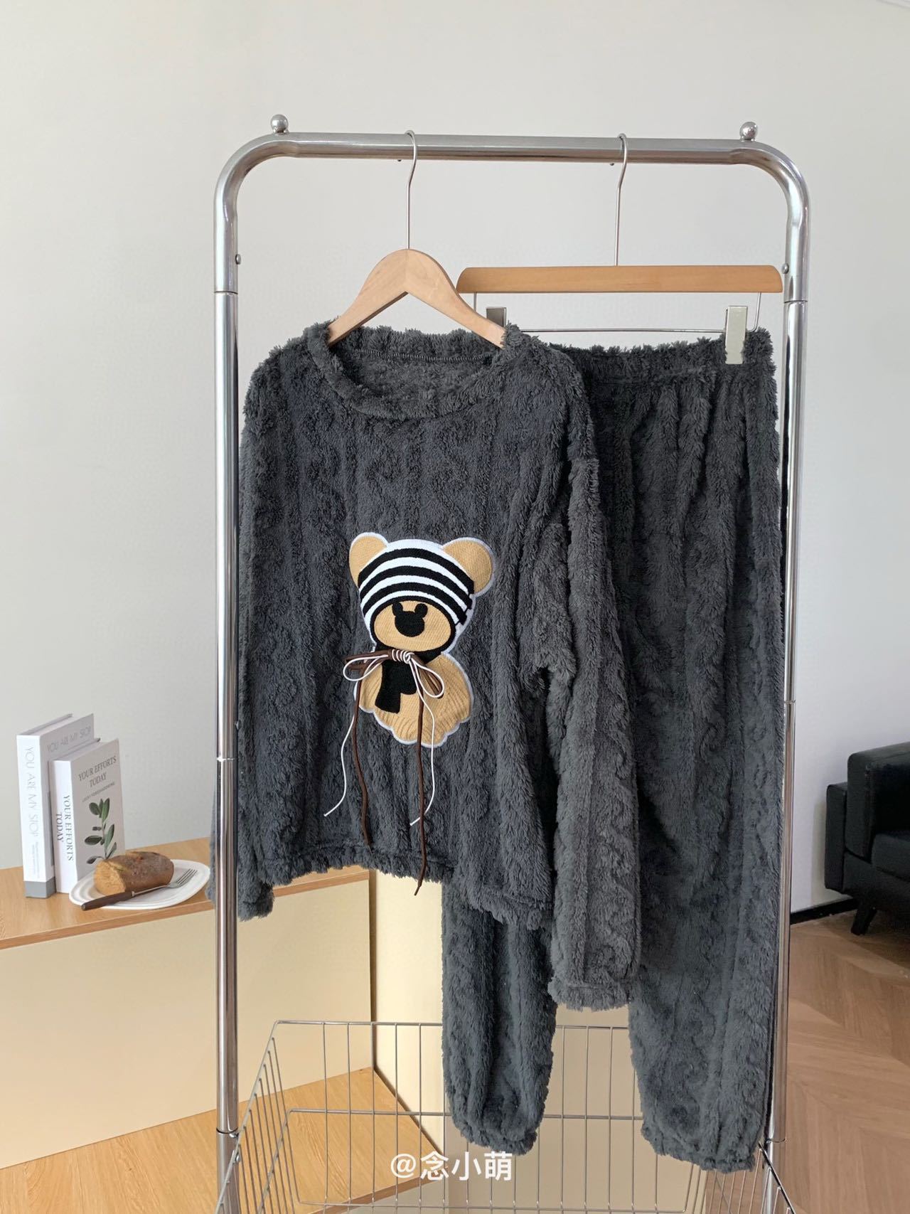 熊のキャラクターを厳選しました珊瑚の羽毛のパジャマスーツ女性秋冬の厚手のふわふわの長袖の冬の暖かい部屋着